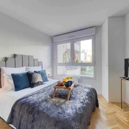 20 M² Metro 7 A 5 Min A Pied