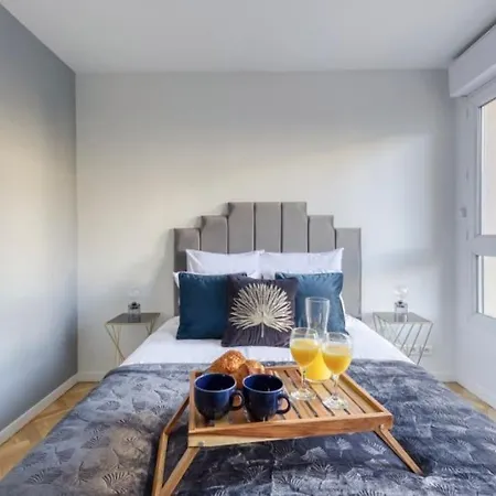 20 M² Metro 7 A 5 Min A Pied Apartment