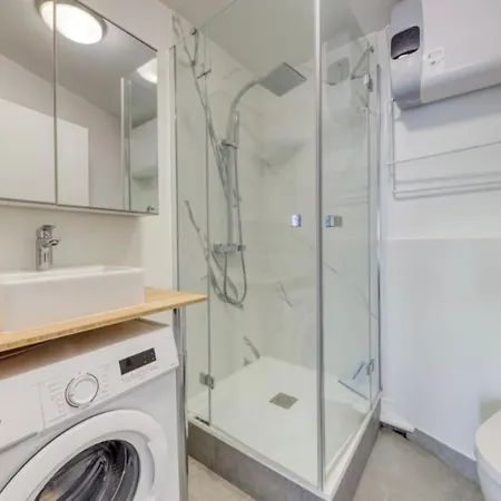20 M² Metro 7 A 5 Min A Pied *