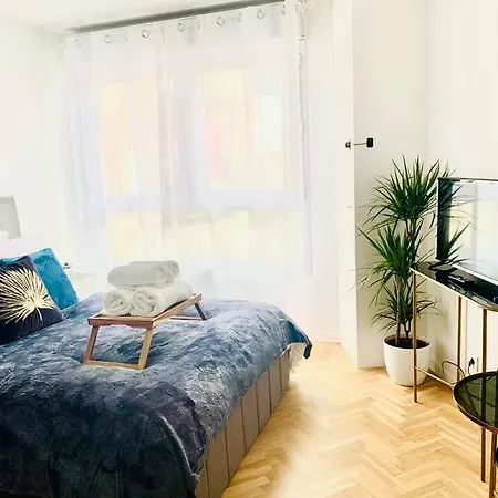 20 M² Metro 7 A 5 Min A Pied *