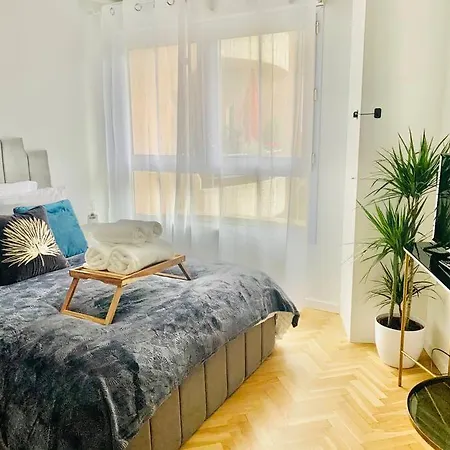 20 M² Metro 7 A 5 Min A Pied