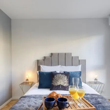 Apartment 20 M² Metro 7 A 5 Min A Pied *